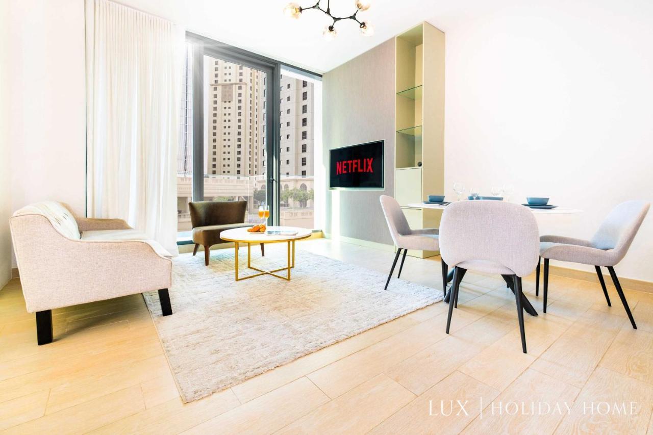 Lux - Contemporary In The Marina