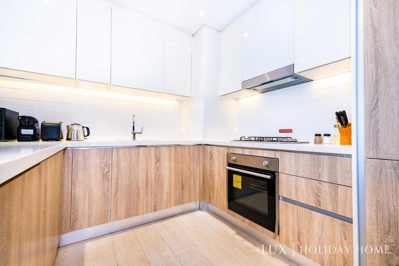 Lux - Contemporary In The Marina Apartment *