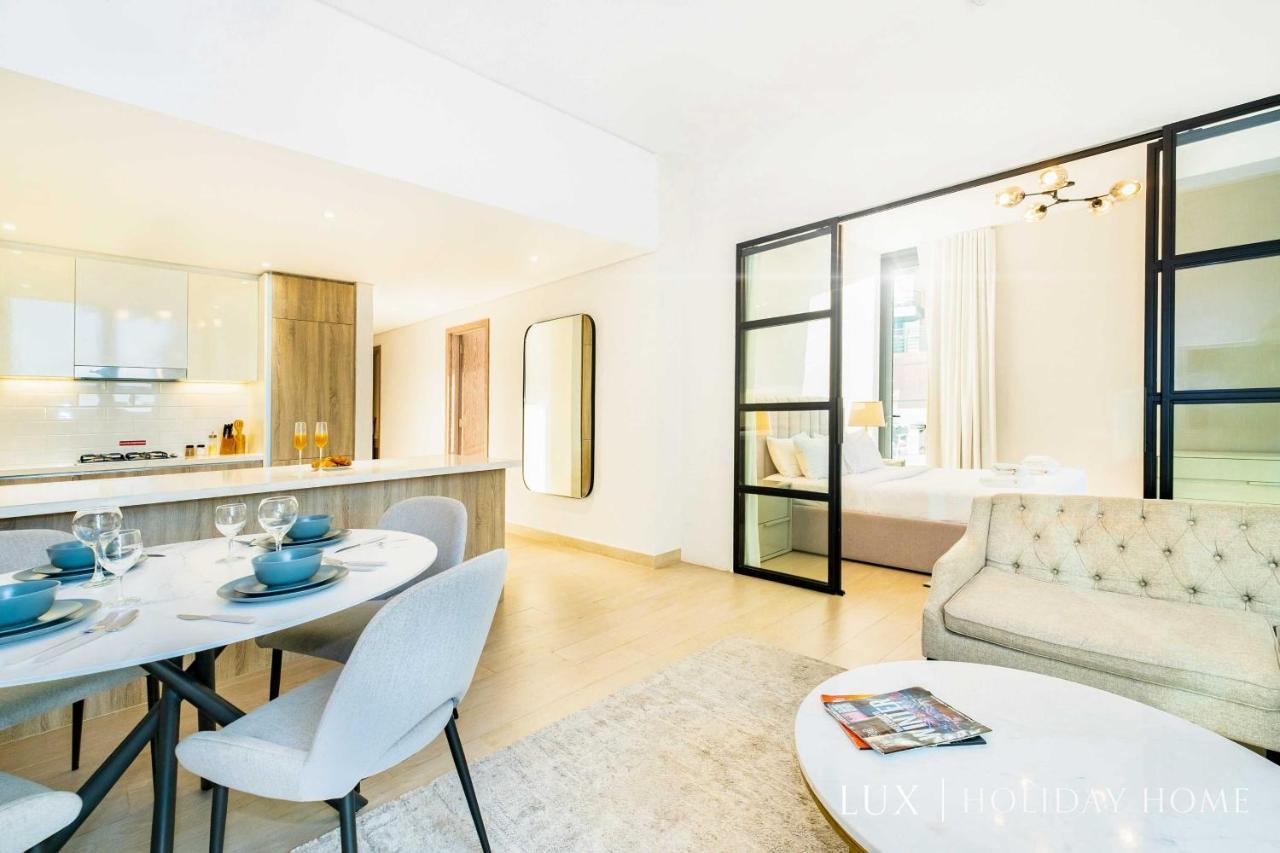 Lux - Contemporary In The Marina Dubai