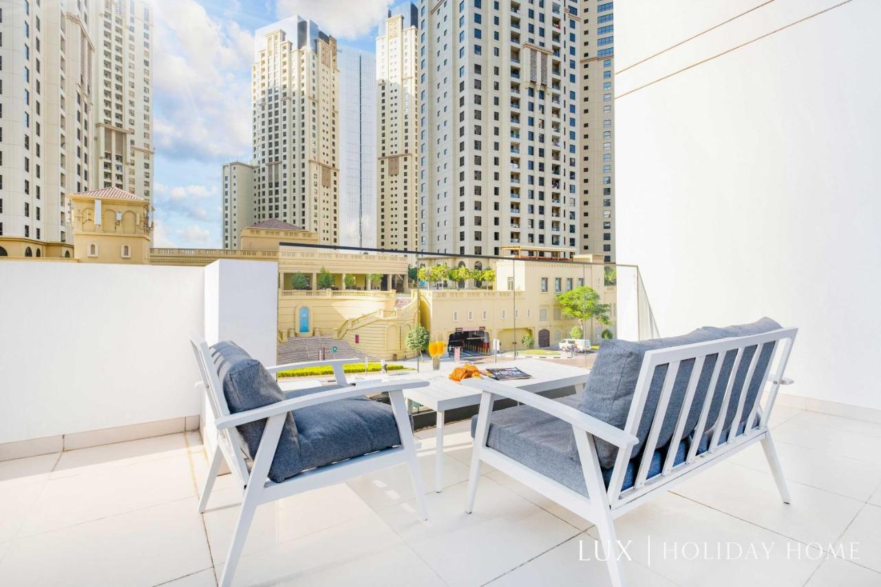 Lux - Contemporary In The Marina