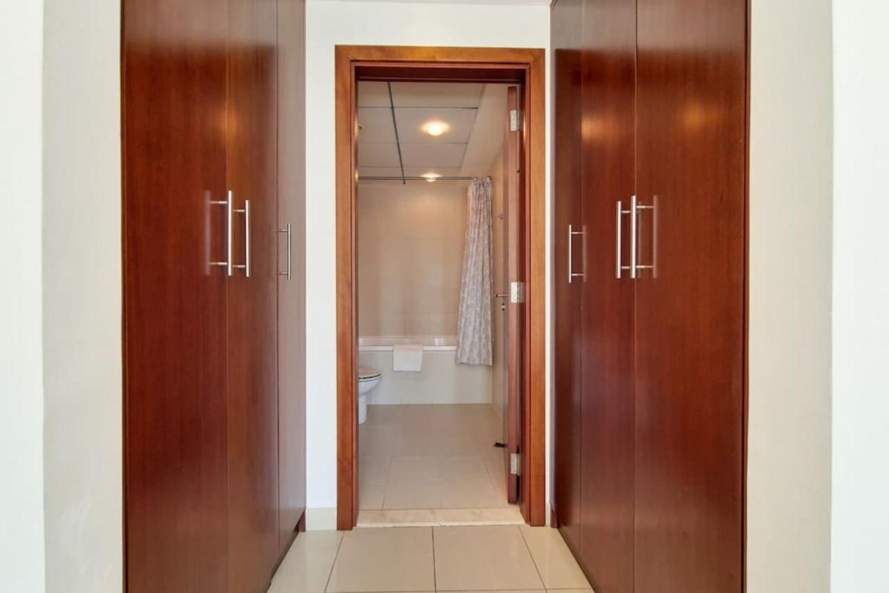 Standpoint A, Downtown - Contemporary One Bedroom Apartment *