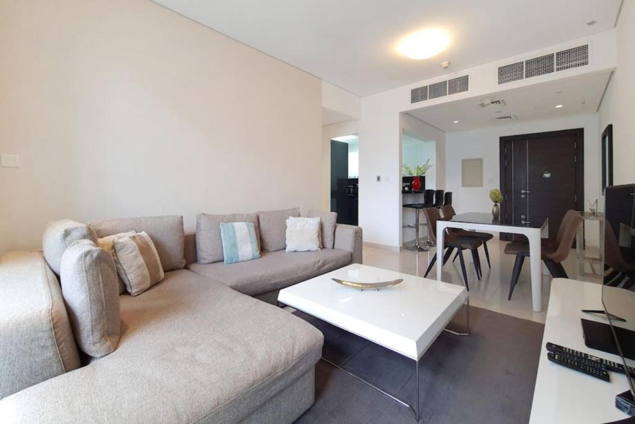 Apartment Silverene Tower B, Marina - Vibrant Two Bedroom Dubai