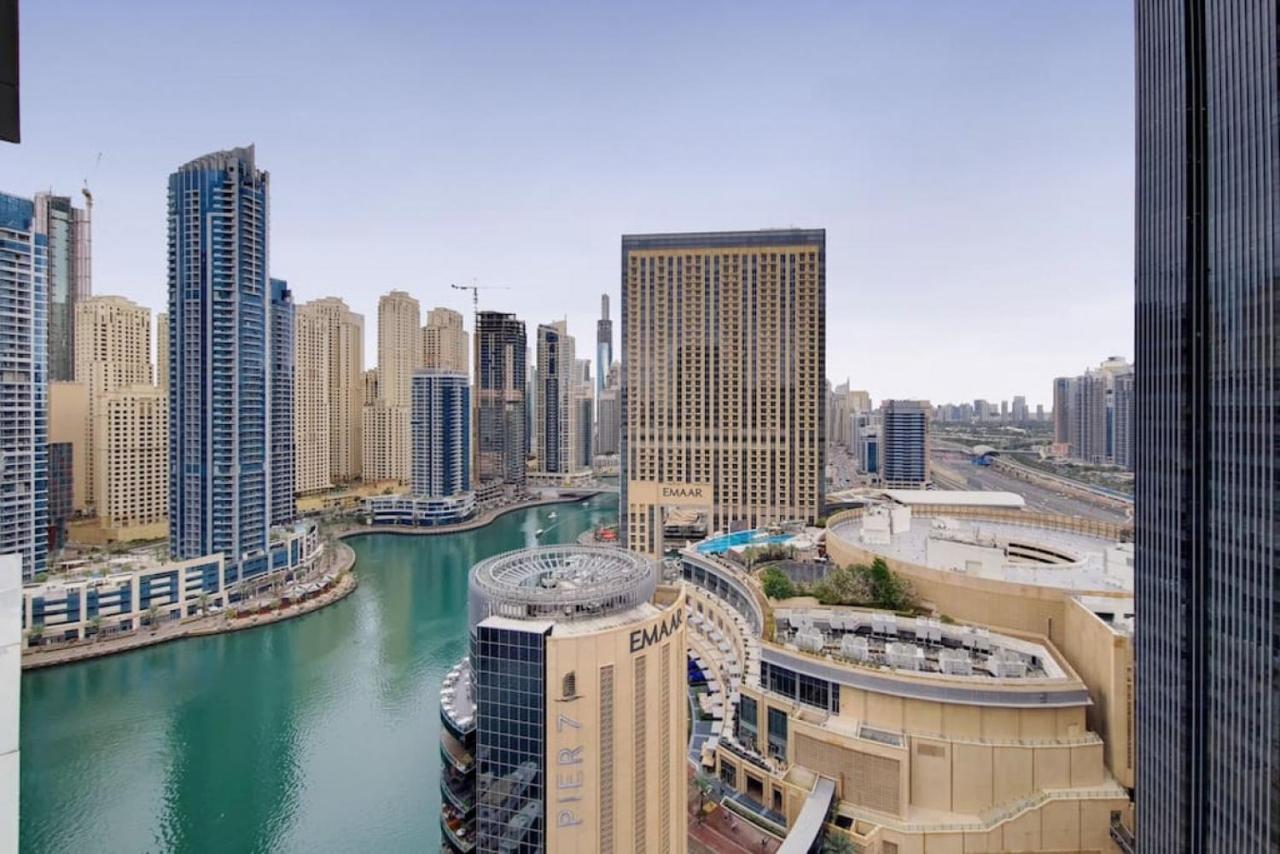 Apartment Silverene Tower B, Marina - Vibrant Two Bedroom Dubai