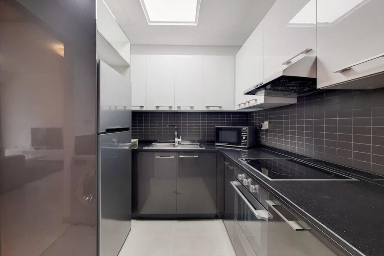 Silverene Tower B, Marina - Vibrant Two Bedroom *