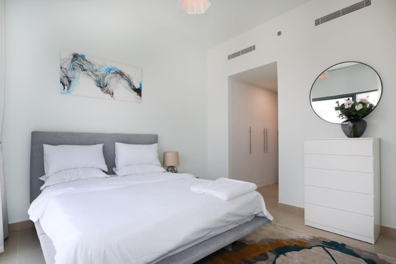 Luxurious 2 Bedroom + Maid With Burj Khalifa View * Dubai