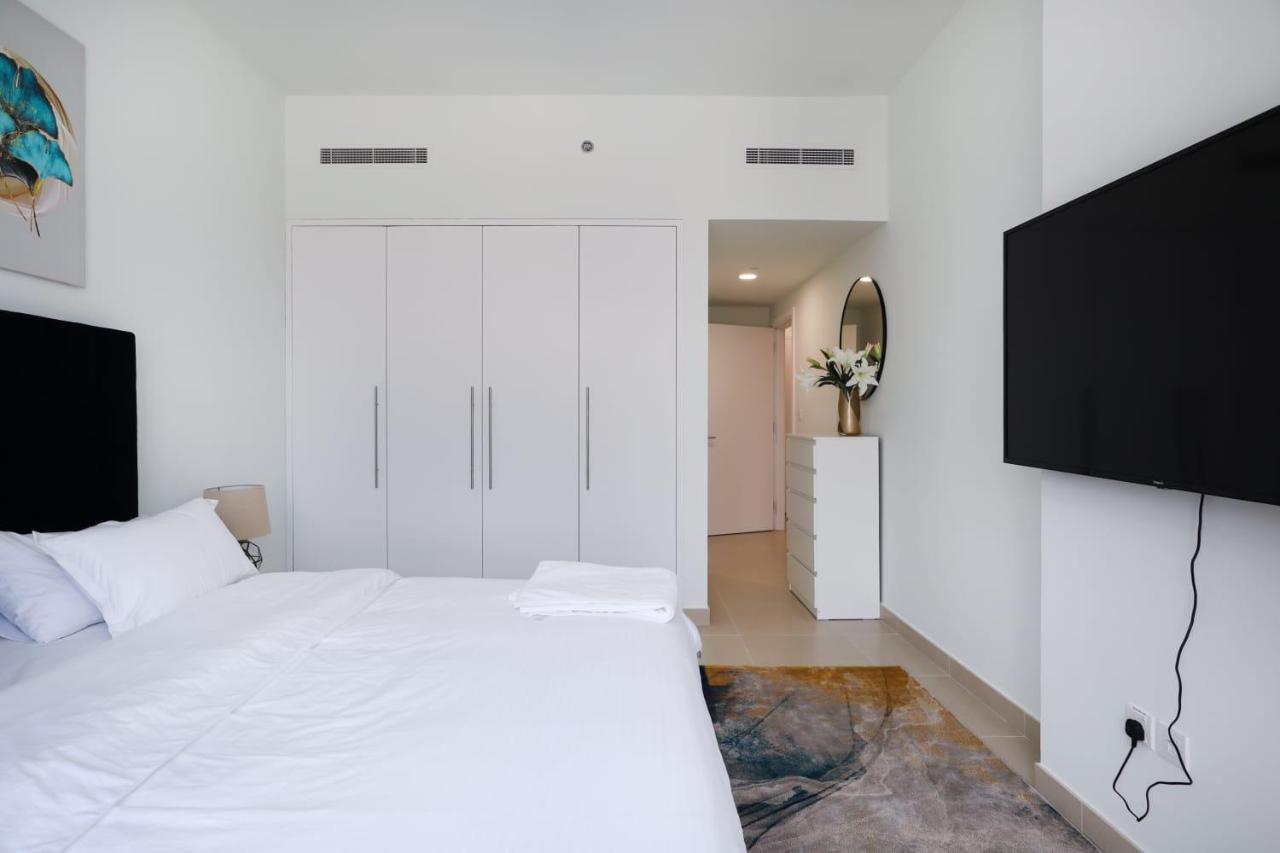 Luxurious 2 Bedroom + Maid With Burj Khalifa View * Dubai