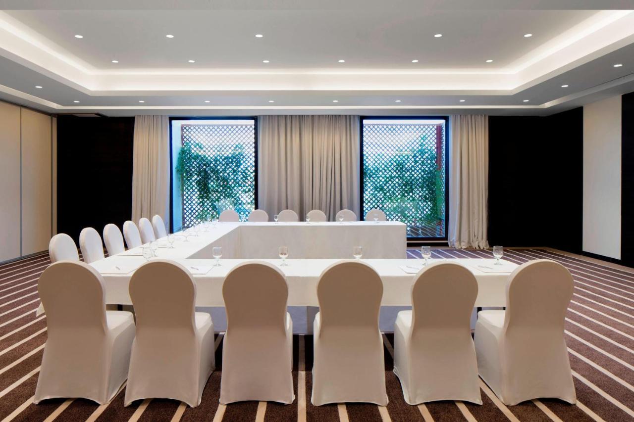 Le Meridien & Conference Centre