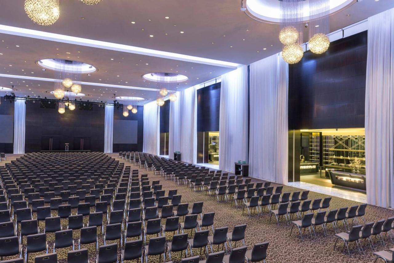 Hotel Le Meridien & Conference Centre 5*