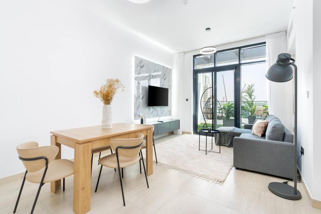 Unique Apt With Private Jacuzzi In Apartamento Dubai