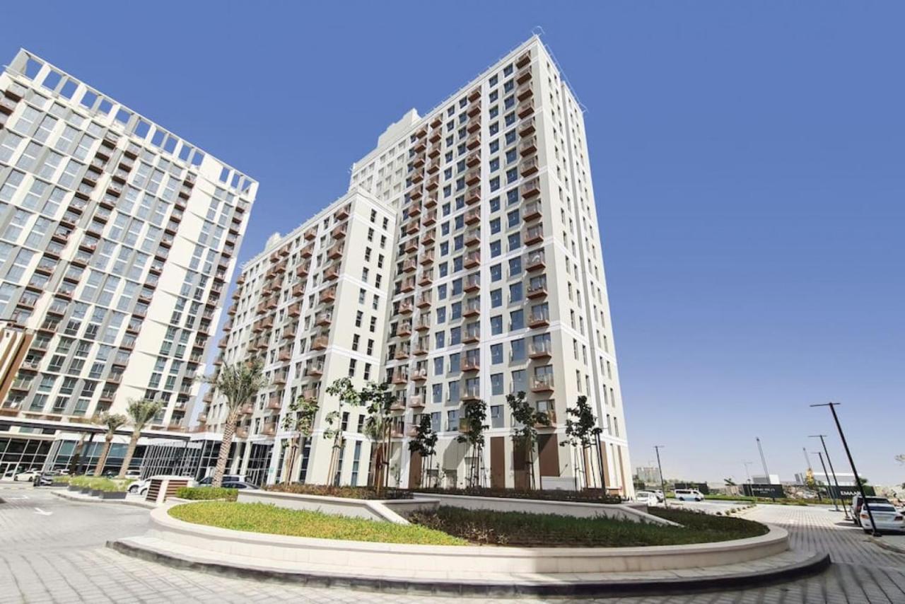 Apartment Collective 2 Tower A Hills - Chic One Bedroom Dubai