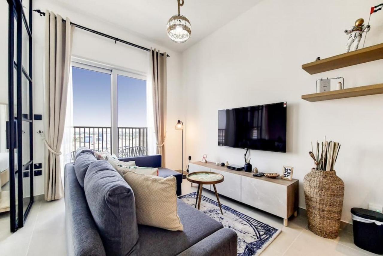 Collective 2 Tower A Hills - Chic One Bedroom Apartment Dubai