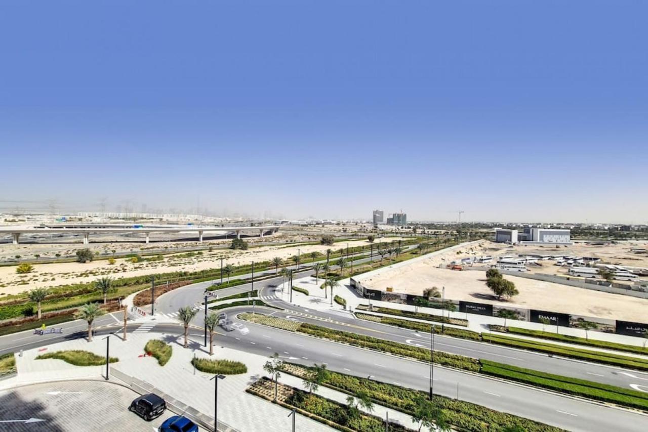 Apartment Collective 2 Tower A Hills - Chic One Bedroom Dubai