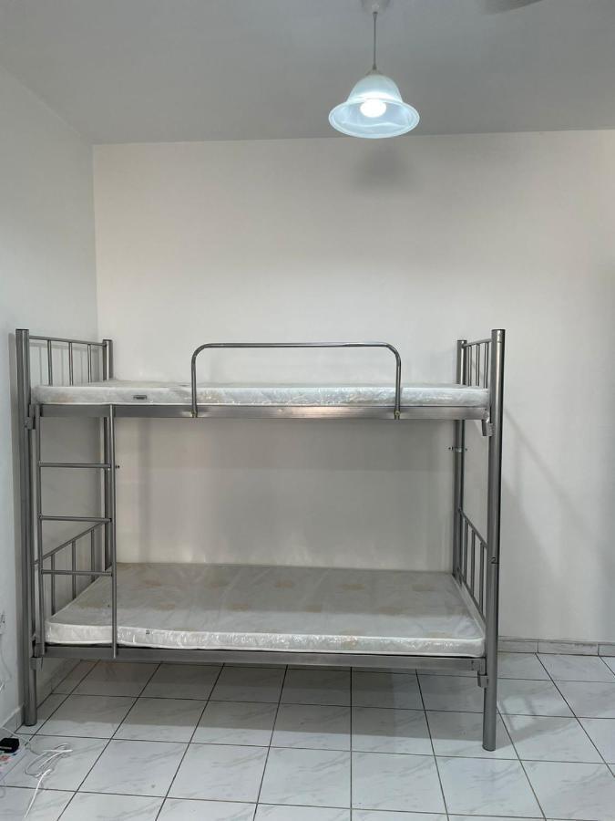Hostel Boys Oasis: Modern Metro-adjacent *