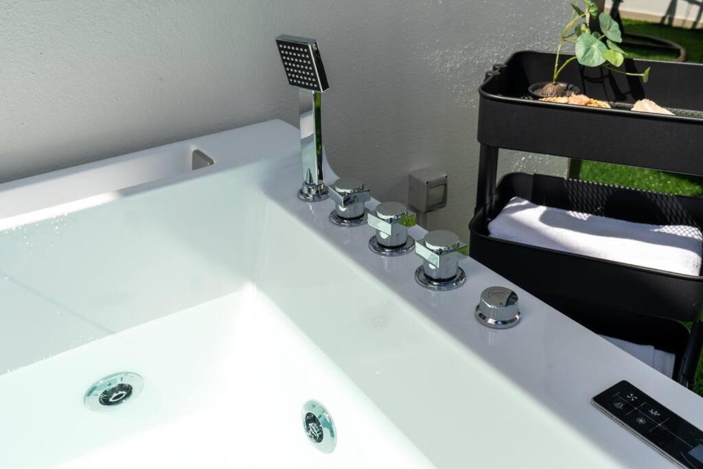 Apartamento Unique Apt With Private Jacuzzi In