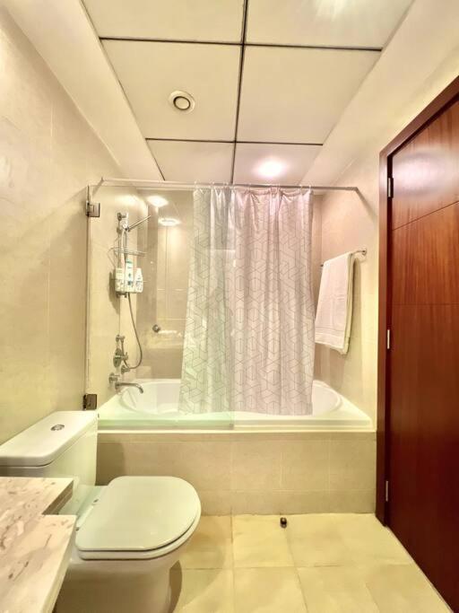 In Downtown Dubai, 3min Walk To Burj Khalifa & Mall Apartamento