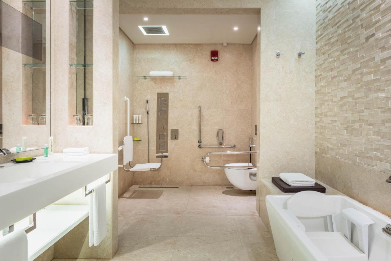 Le Meridien & Conference Centre Hotel