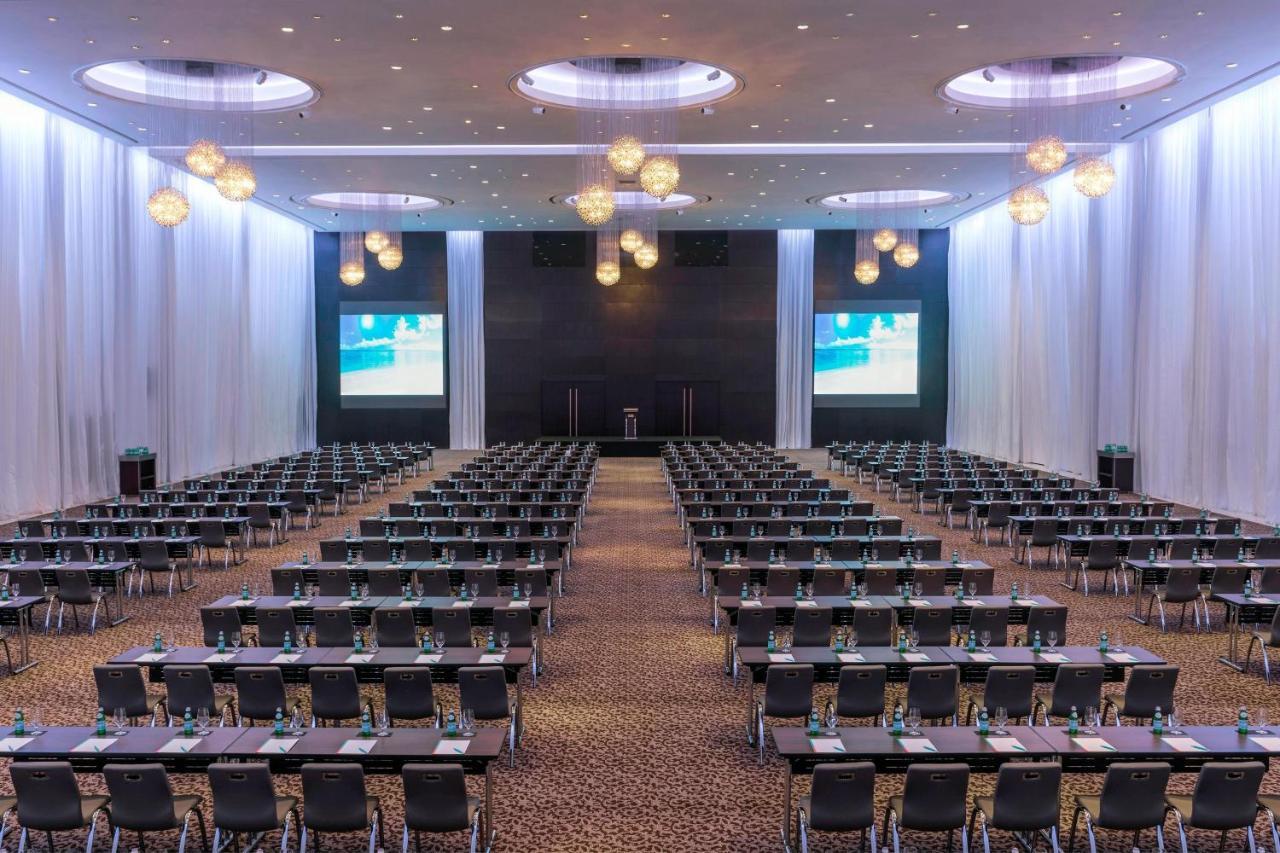 Le Meridien & Conference Centre 5*