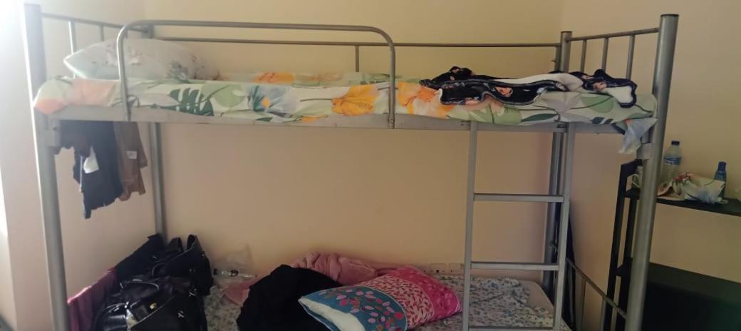 Bed Space For Weekly With Other Guests Dubai