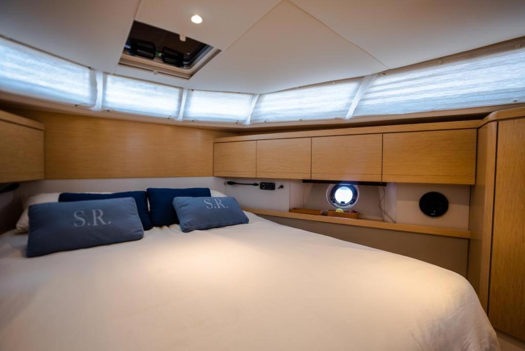 Yacht Experience - Stella Romana Botel *