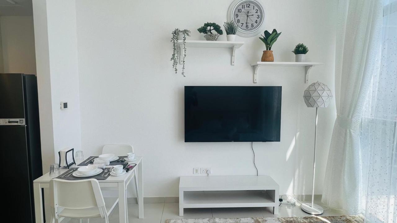 Newly Furnished Bright And Cozy - Damac Hills Apartment *