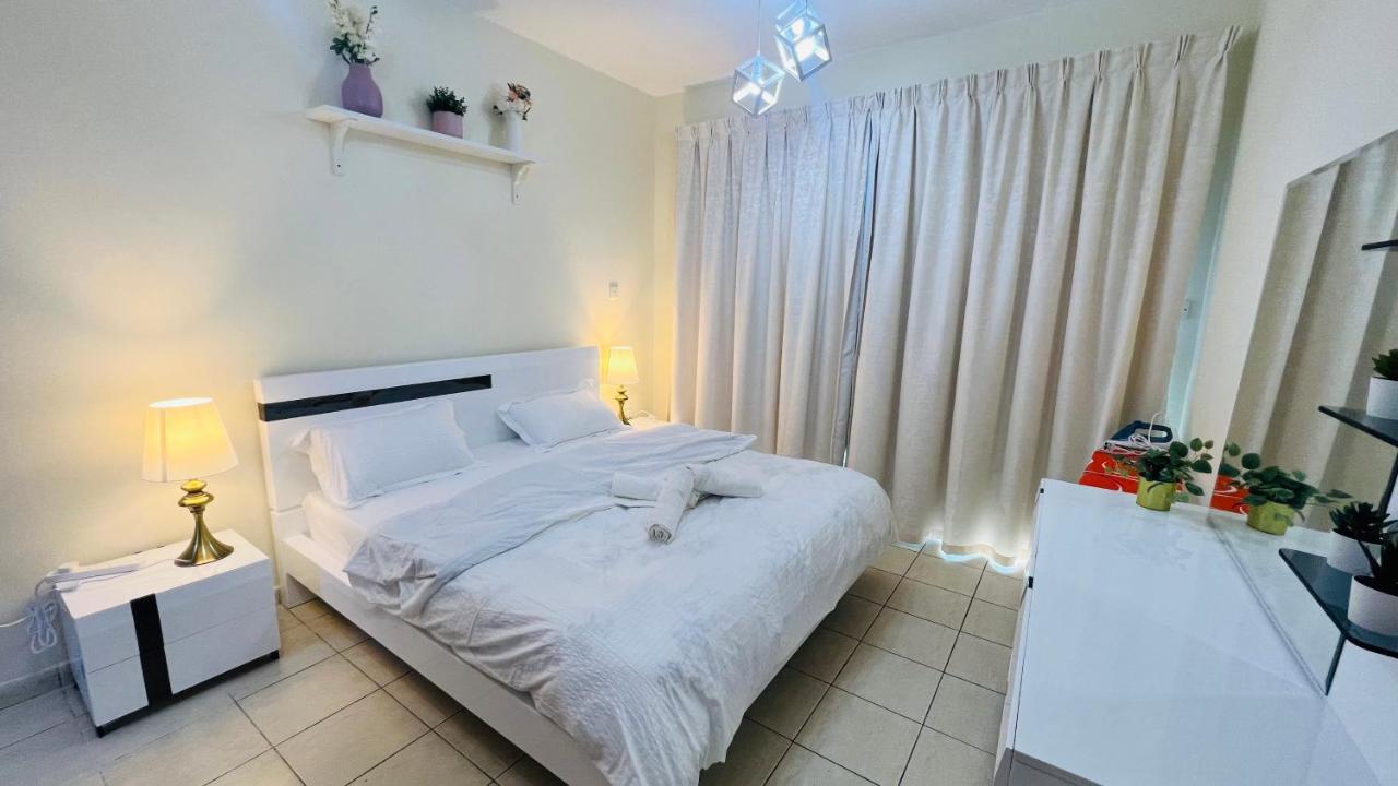 Newly Furnished Cozy One Bed 2 Bathroom View *