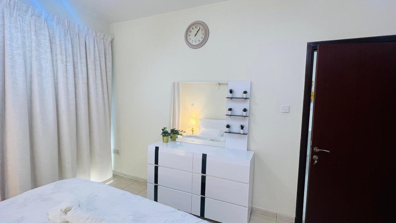 Newly Furnished Cozy One Bed 2 Bathroom View Apartment