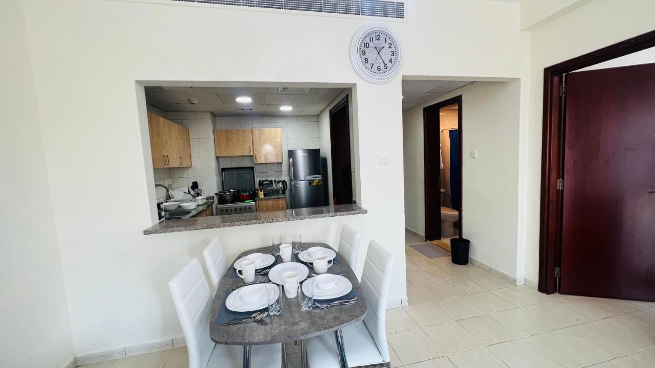Newly Furnished Cozy One Bed 2 Bathroom View Apartment