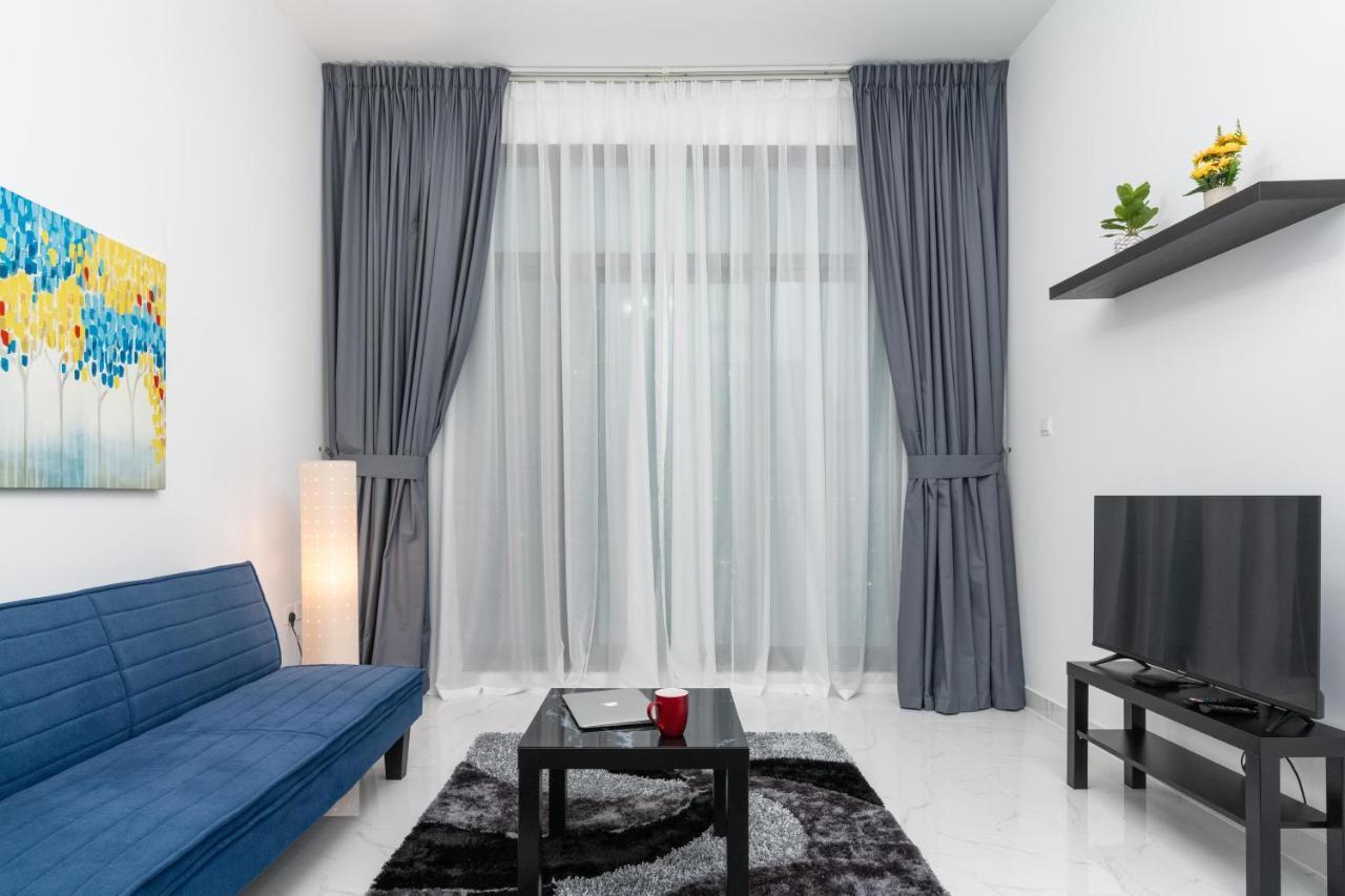 Second Apartment *