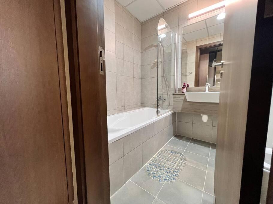 Spacious 2 Bed - Family Daire *