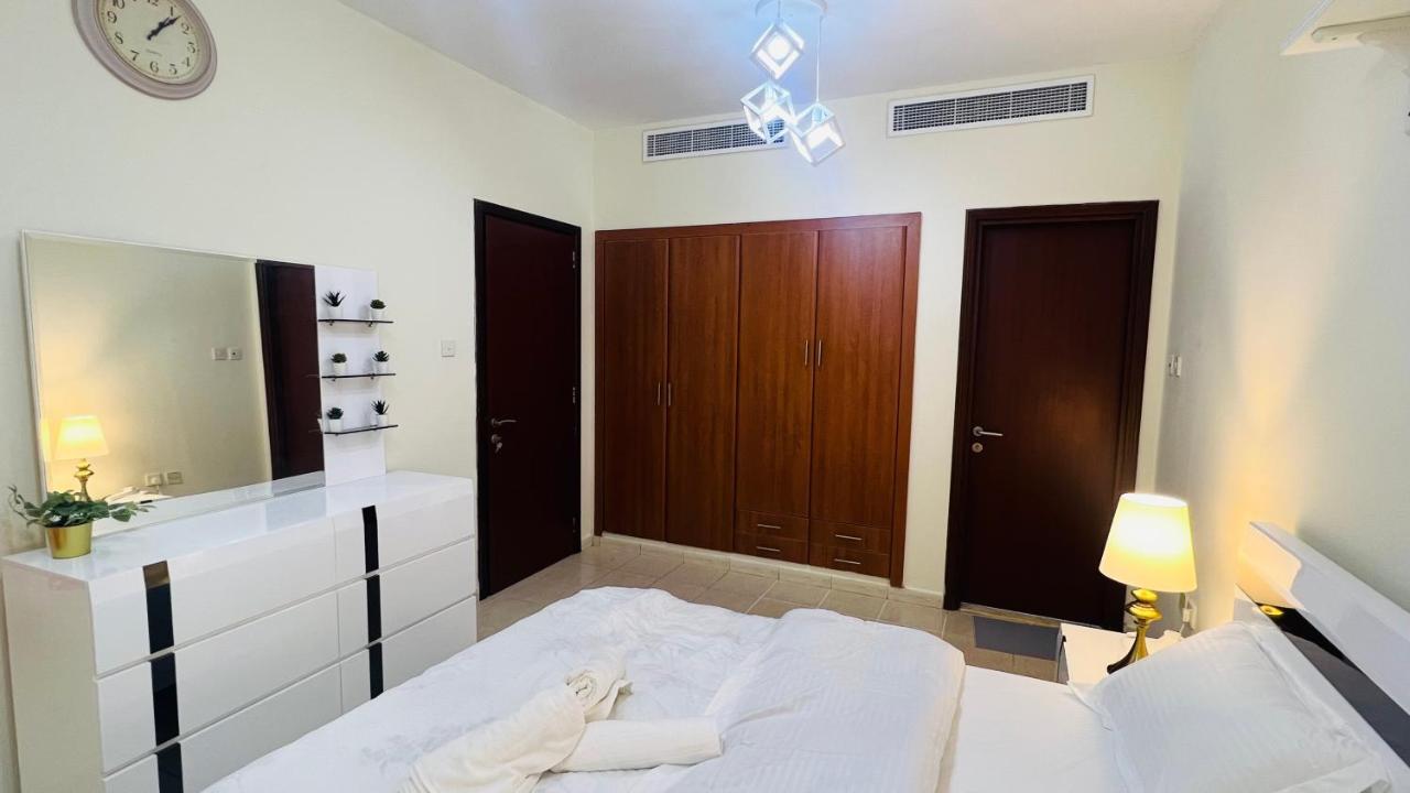 Apartment Newly Furnished Cozy One Bed 2 Bathroom View Dubai