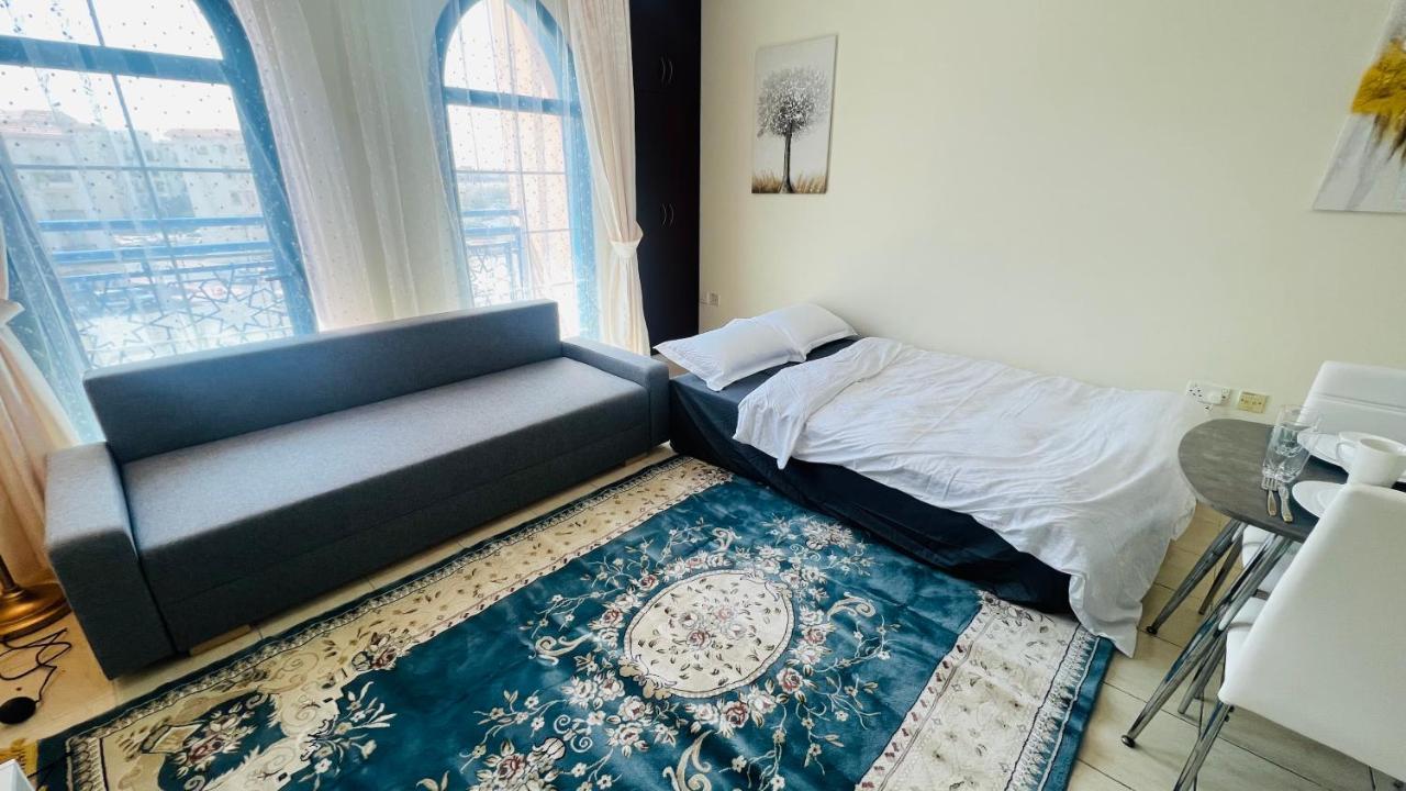 Apartment Newly Furnished Cozy One Bed 2 Bathroom View Dubai