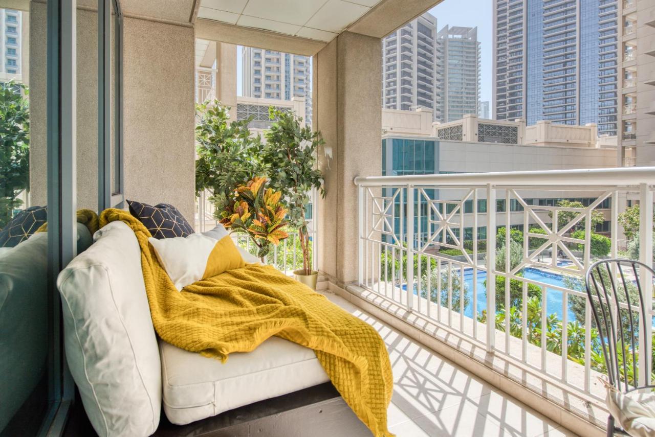 Apartamento Maison Privee - Radiant Urban Retreat With Iconic Burj Khalifa Vws Dubai