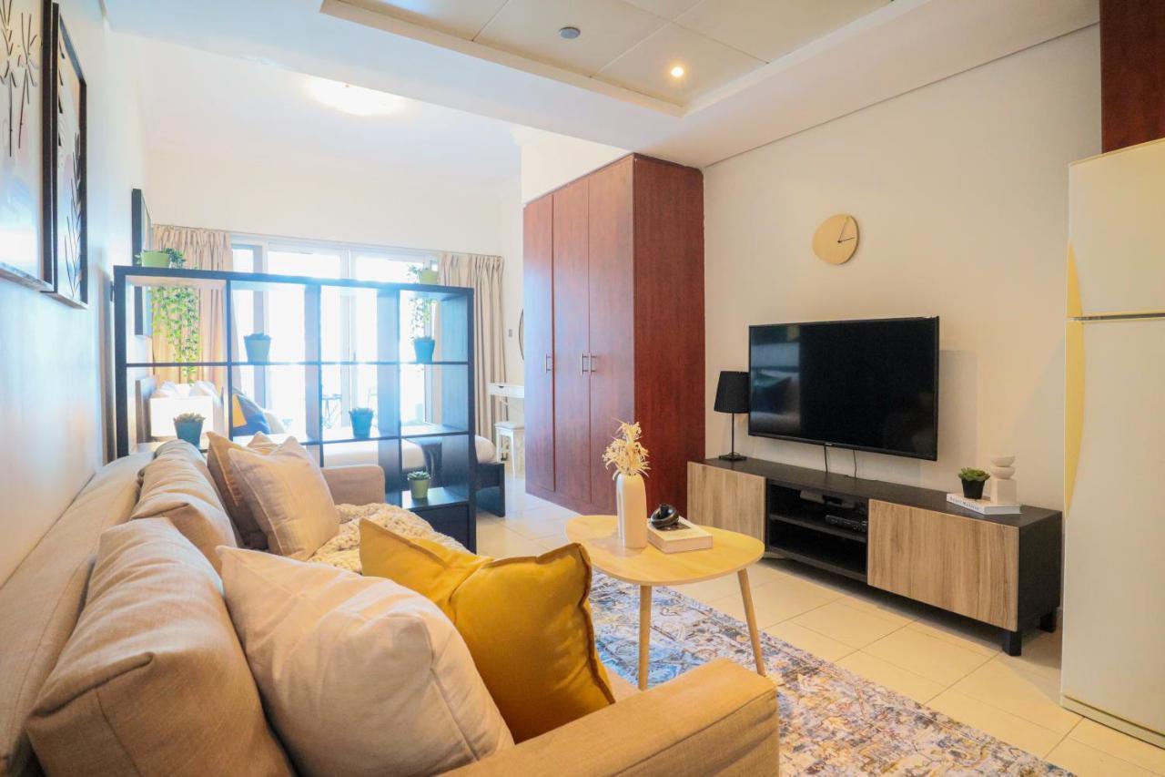 Higuests - Lake-view Studio In Vibrant Area In Jlt Daire *