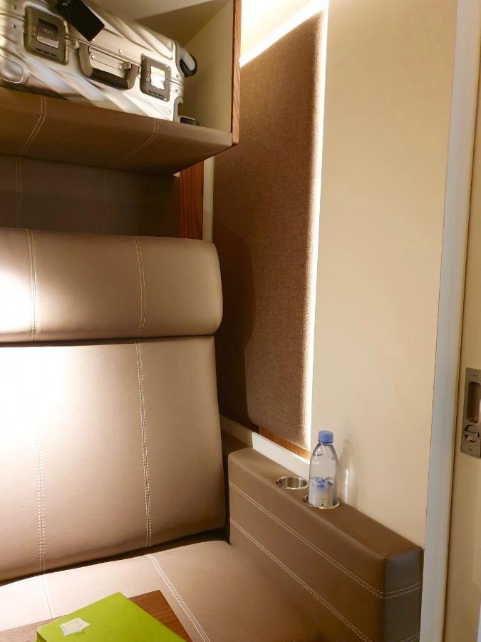 Sleep 'n Fly Sleep Lounge, B-gates Terminal 3 - Transit Only Capsule hotel
