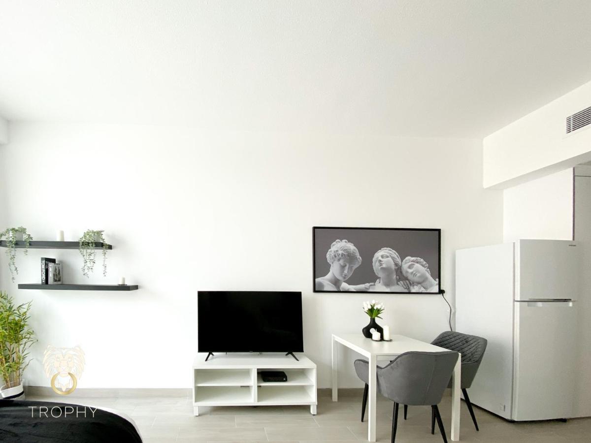 Apartment Stylish In Jvc With Contemporary *