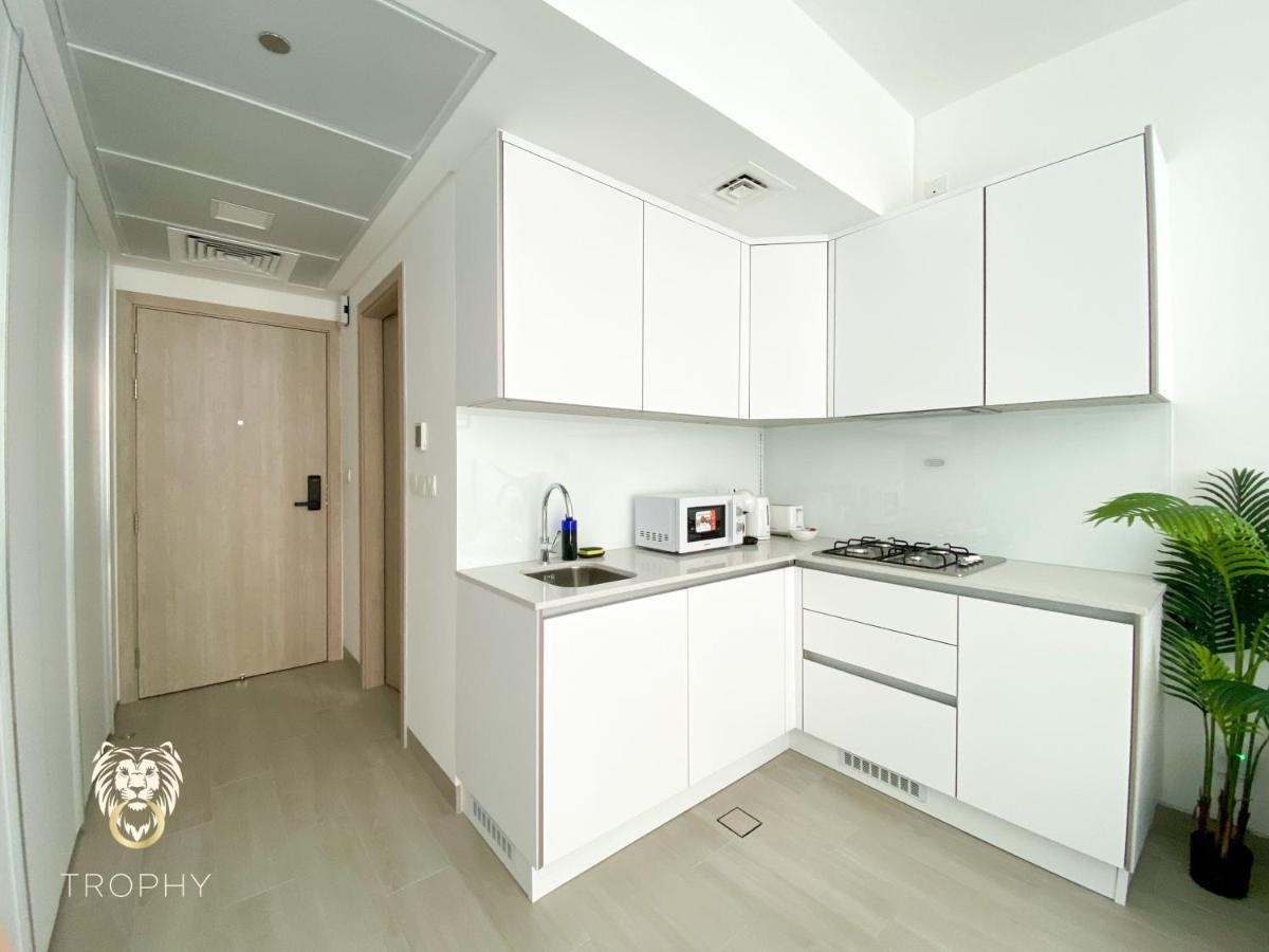 Apartment Stylish In Jvc With Contemporary
