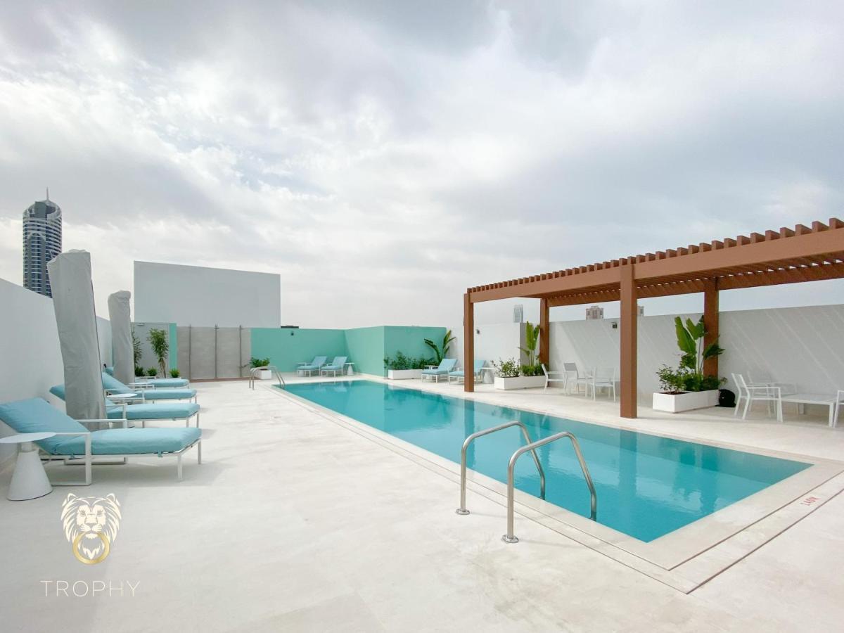 Apartment Stylish In Jvc With Contemporary *