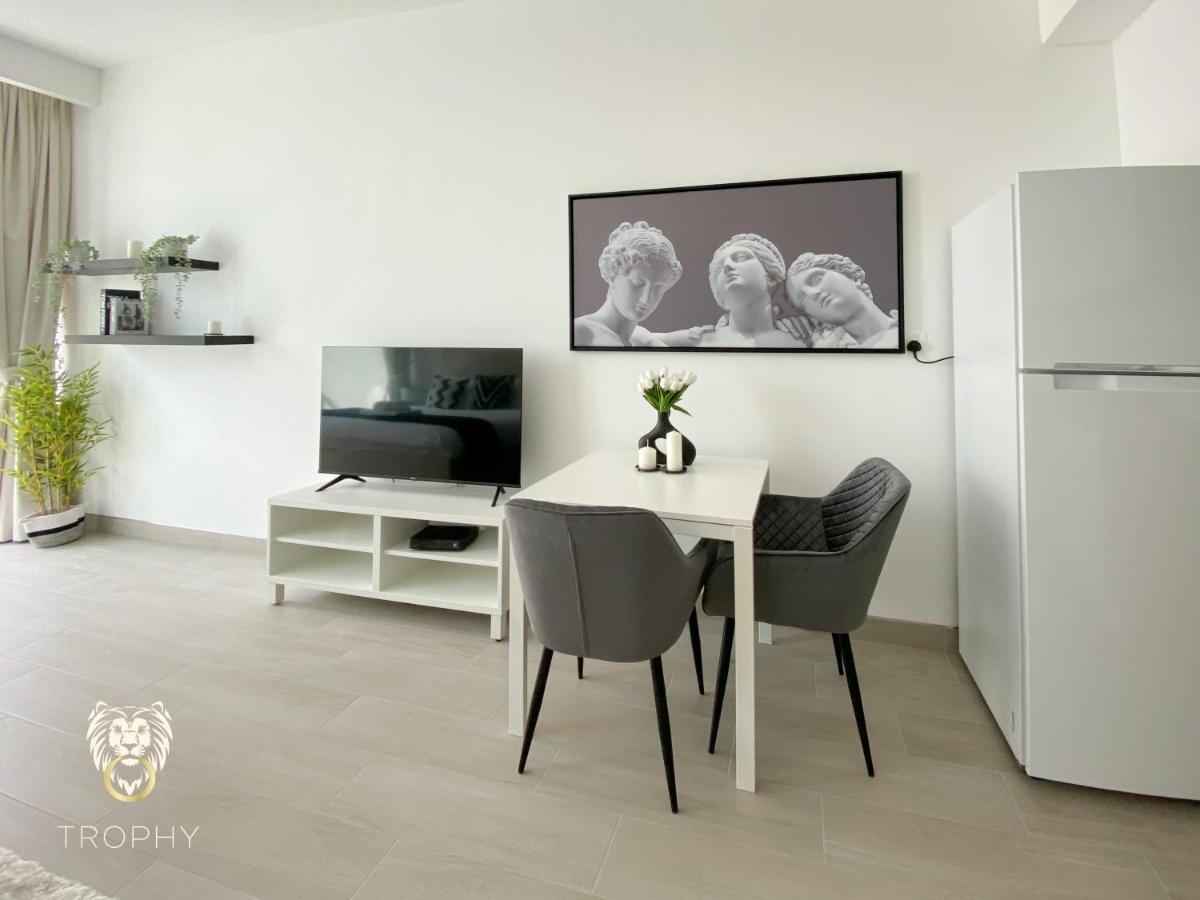 Apartment Stylish In Jvc With Contemporary *