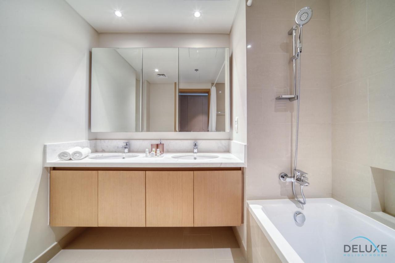 Tropical 2br At Harbour Views Tower 1 By Deluxe Homes Apartment