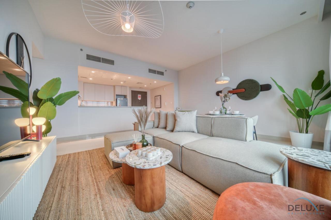 Tropical 2br At Harbour Views Tower 1 By Deluxe Homes