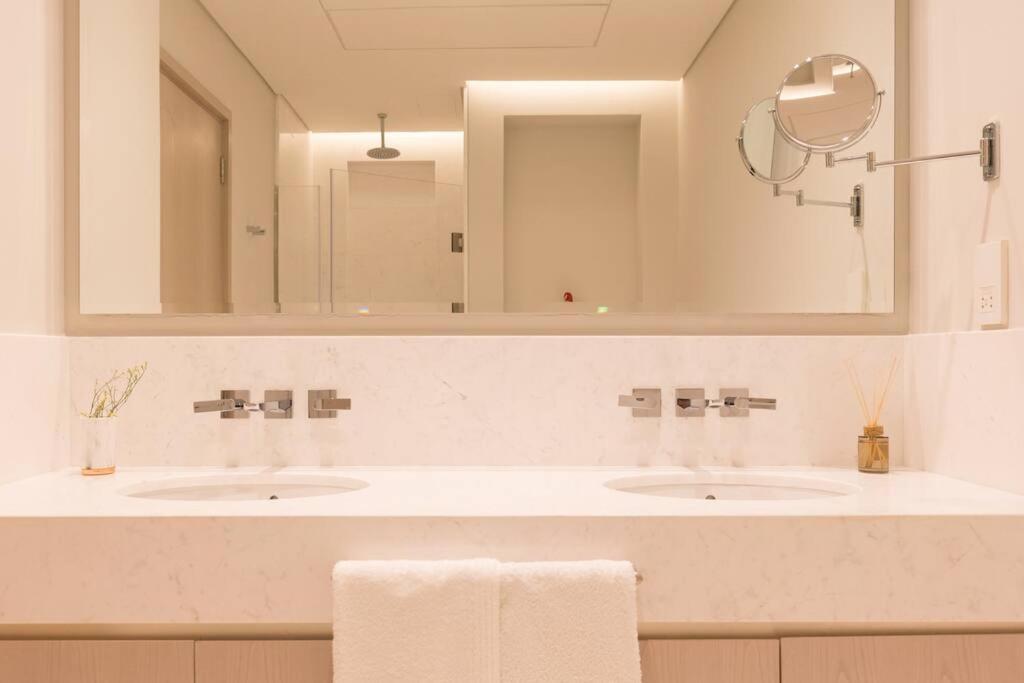 Palm Tower St. Regis Amazing View High-end Apartment Dubai