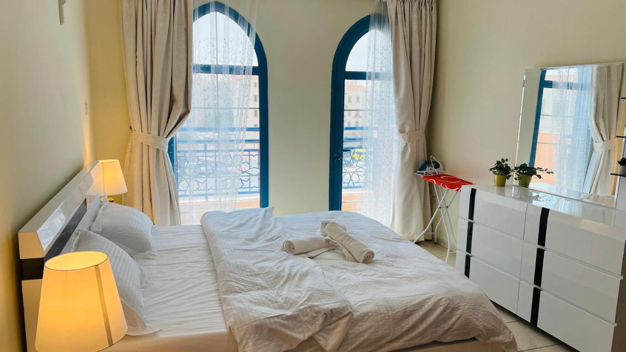 Newly Furnished Cozy One Bed 2 Bathroom View Apartment Dubai