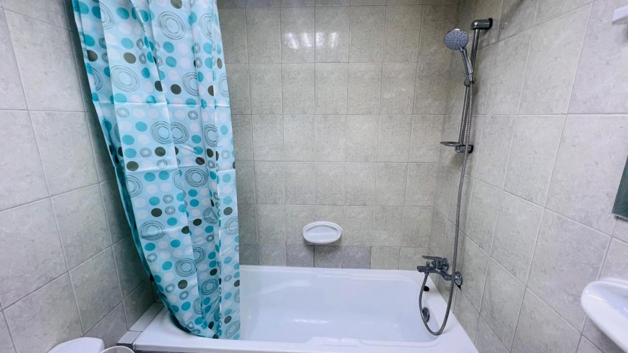 Newly Furnished Cozy One Bed 2 Bathroom View Apartment *