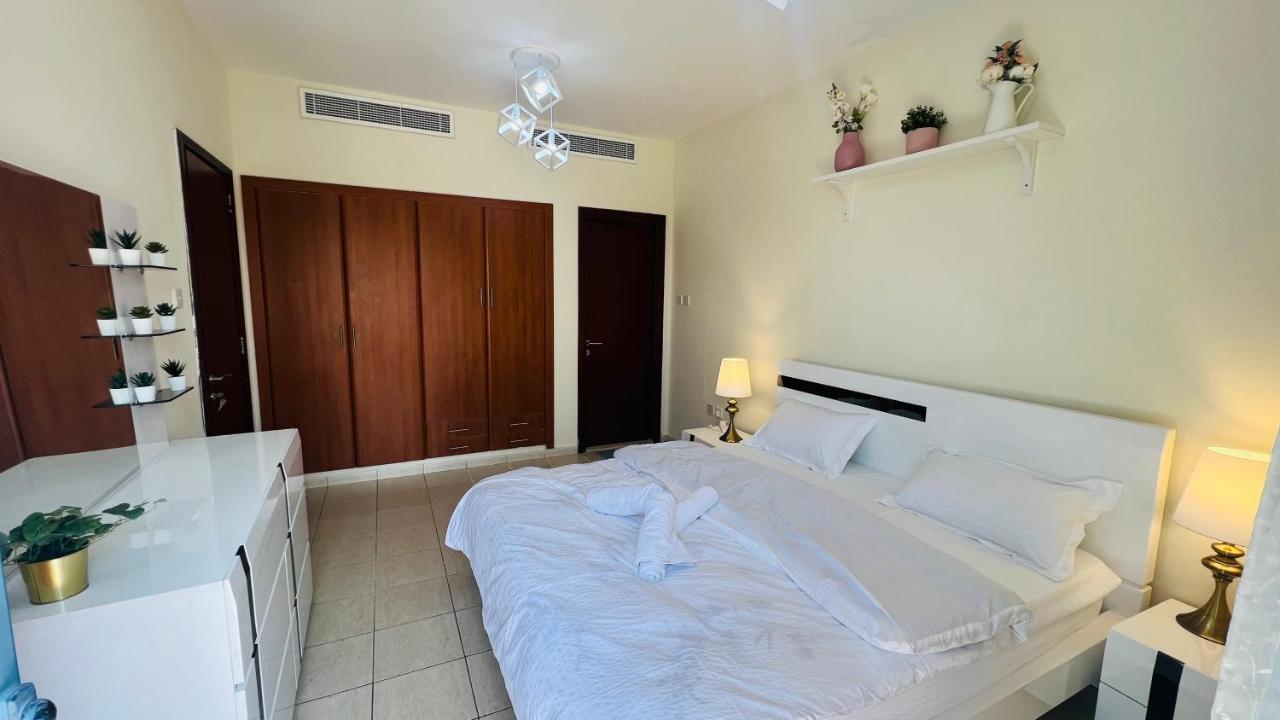 Newly Furnished Cozy One Bed 2 Bathroom View * Dubai