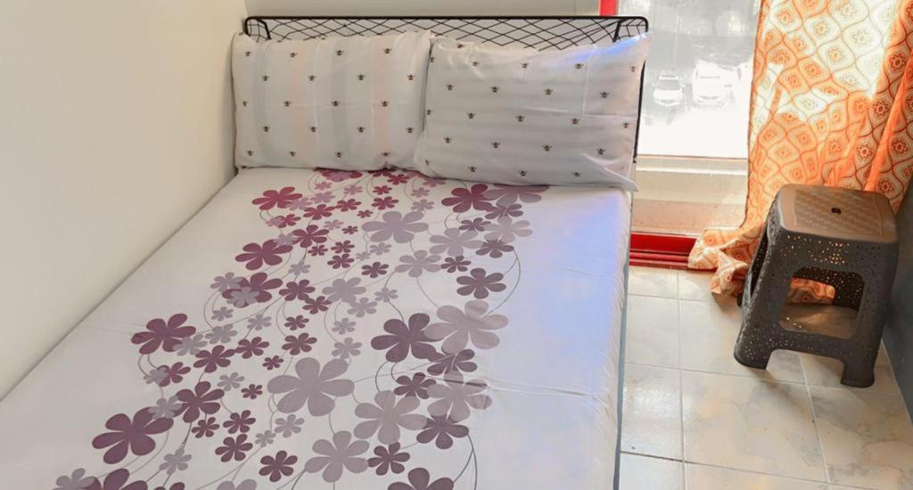 Moon Backpackers , Al Rigga , Partition For Couples And For Singles * Dubai