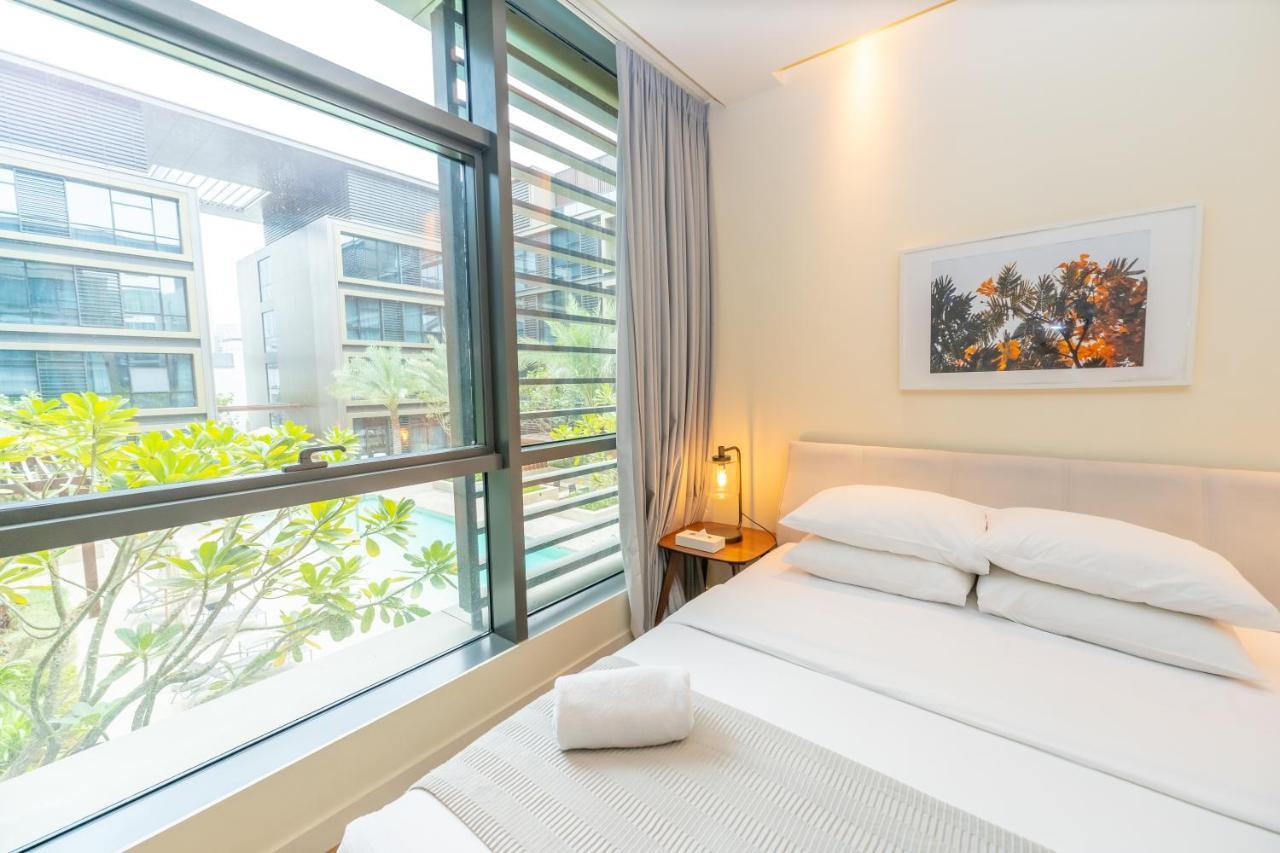 Fam Living - Walk - Urban Staycations