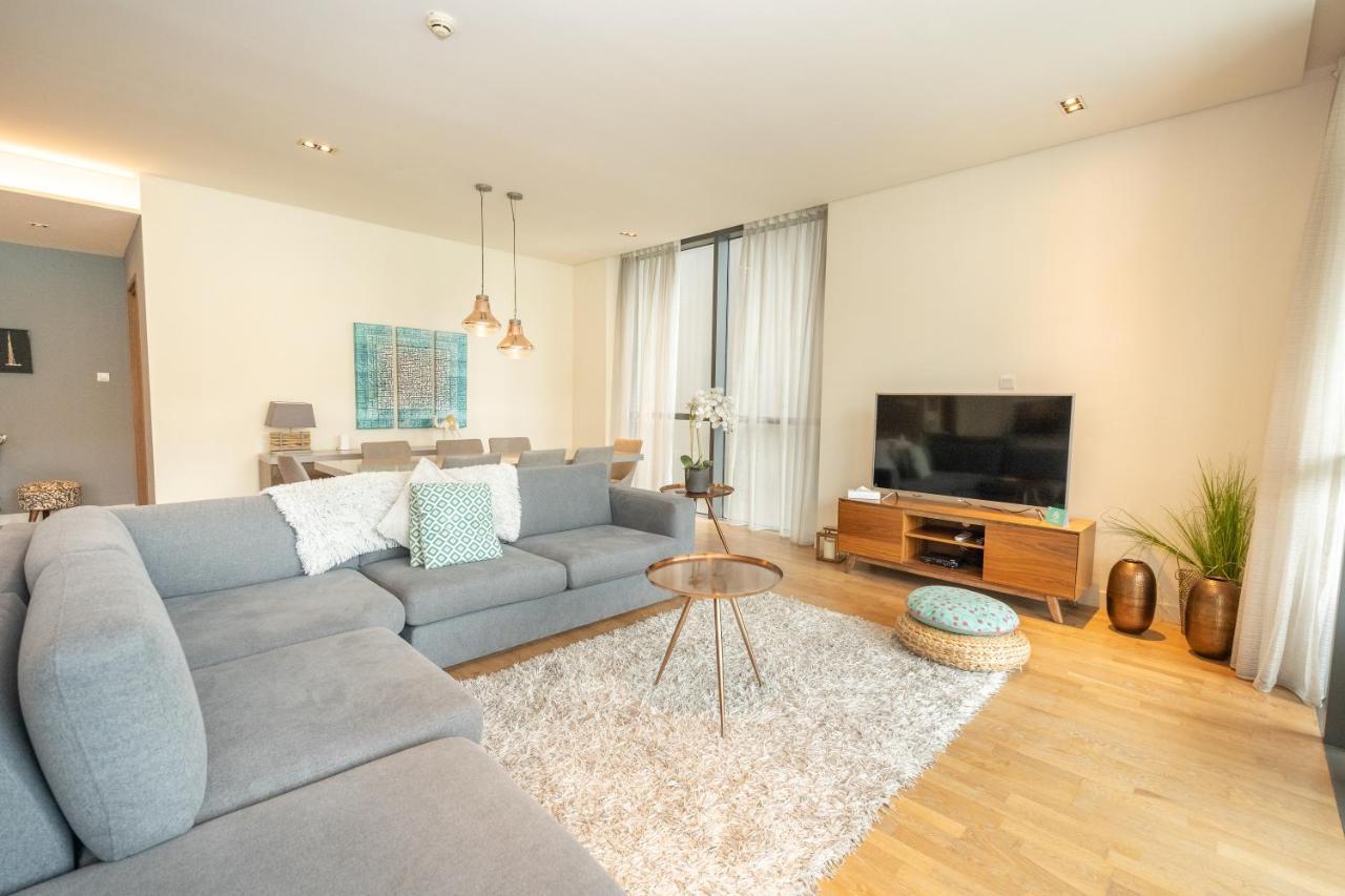 Fam Living - Walk - Urban Staycations Apartment Dubai