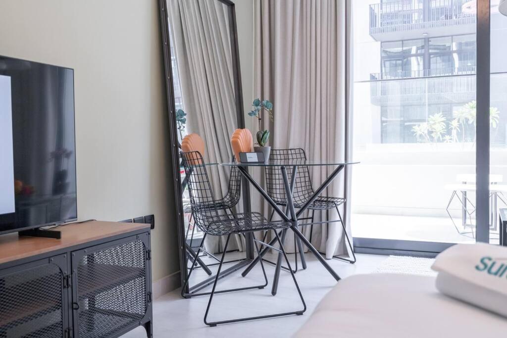 Eclectic With Terrace In Oxford Blvd Jvc * Dubai