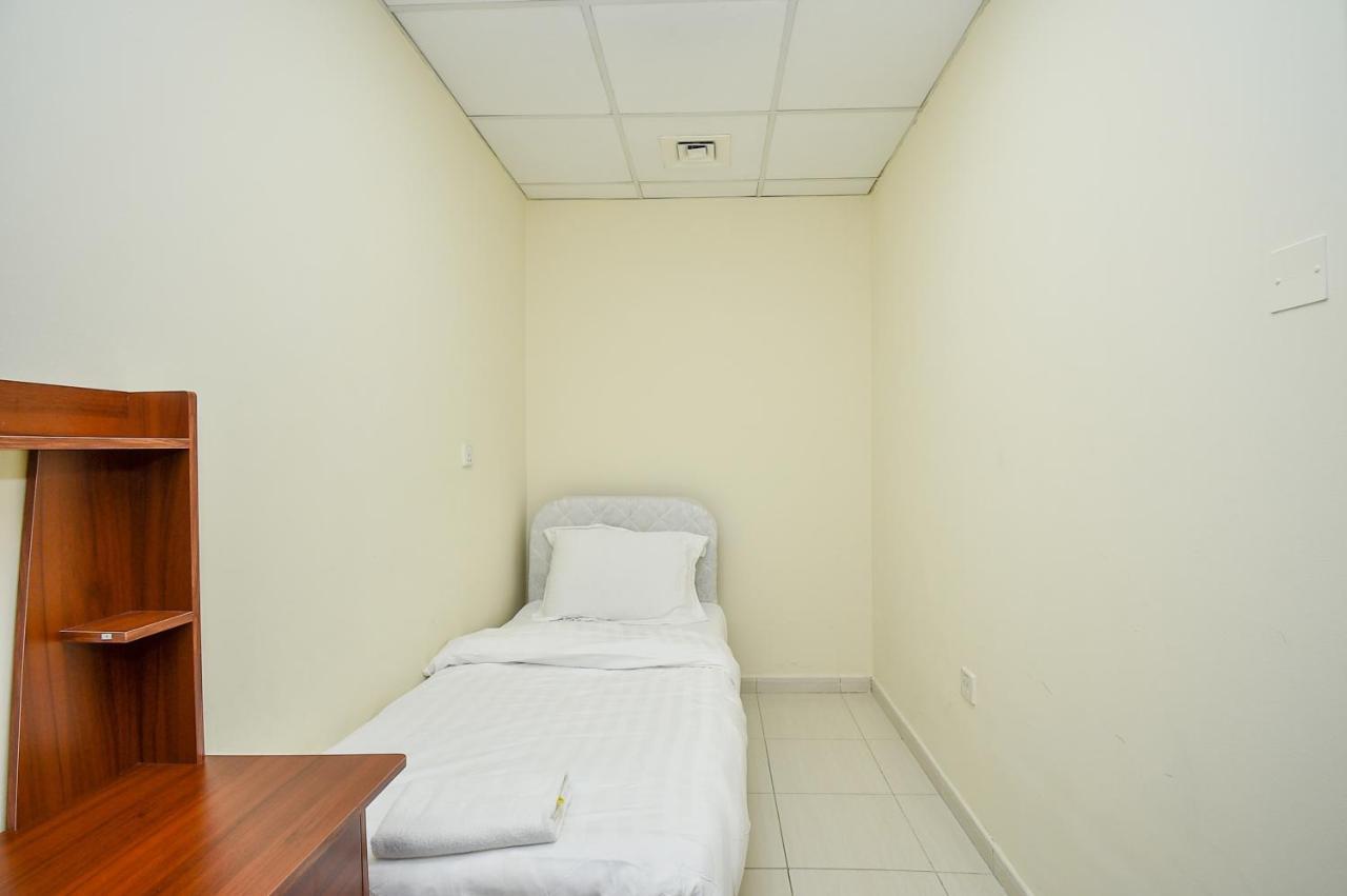 Luxury Escapes - Cozy 1 Bedroom With Study In Marina Park Tower Apartment Dubai