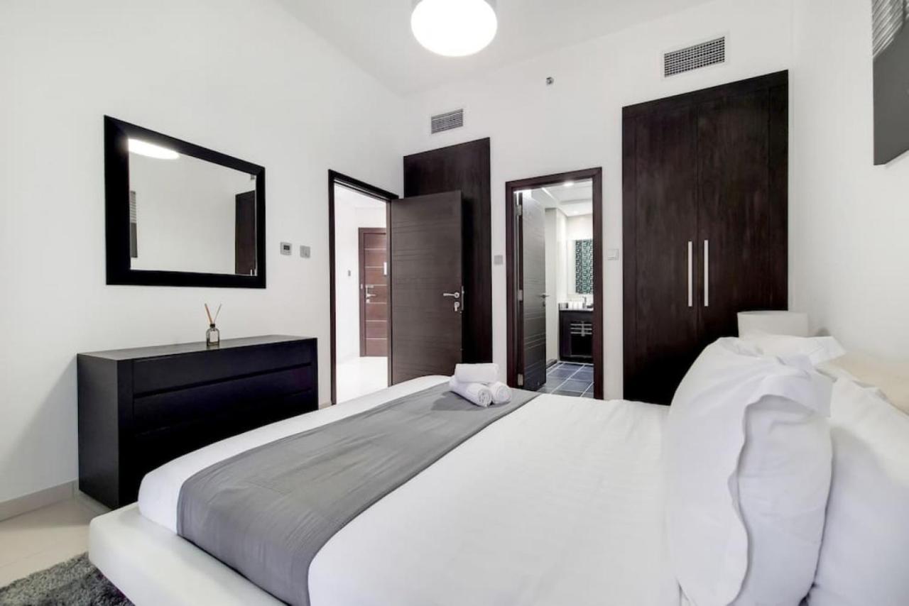Cayan Tower, Marina - Charming One Bedroom Dubai